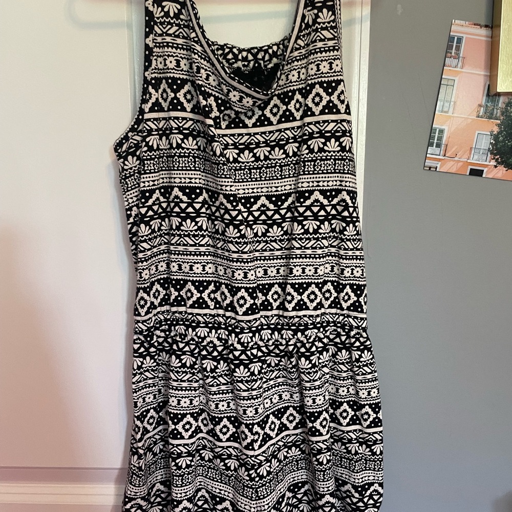 black & white old navy shorts romper; large (10/12); in great condition